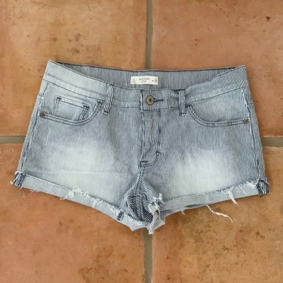 NWOT A&F Women's Pinstripe Faded Mid-Rise Shorts - Picture 1 of 3